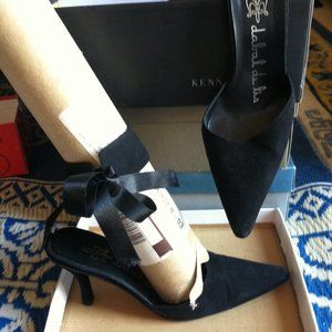 Black heels with bow *DONATING*